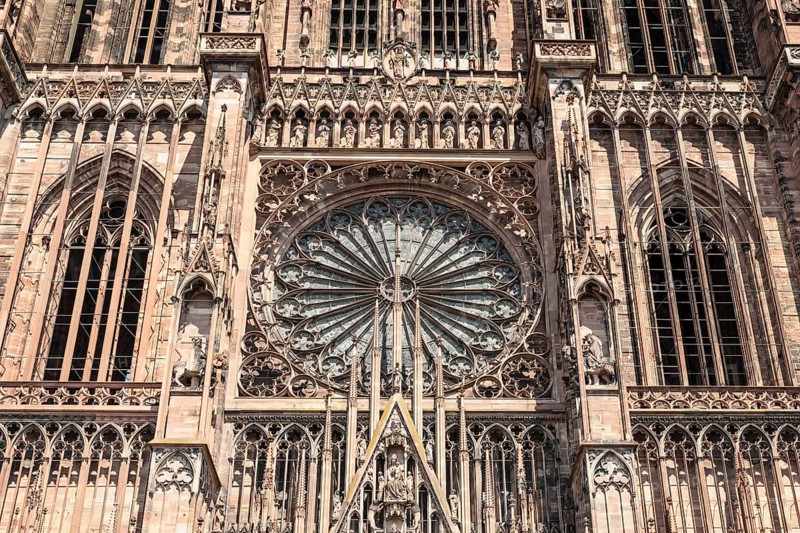 Rosette on the west facade