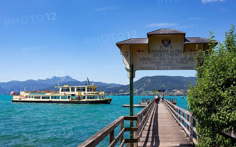 Landing stage with liner
