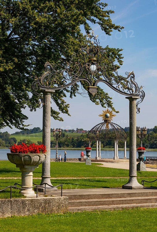Pavilion on the beach promenade at Waginger See