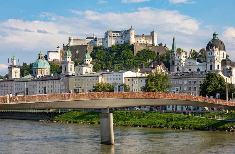 Lovely castles on the Makartsteg above the Salzach