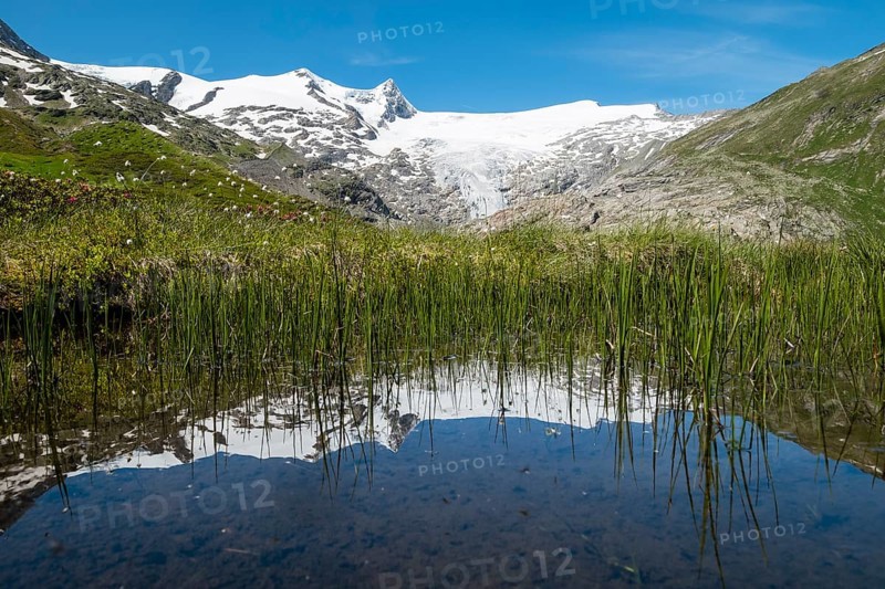 Mountain landscape with glacier Schlatenkees