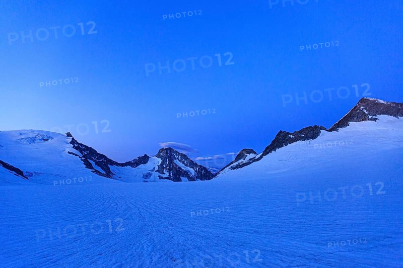 Morning atmosphere on the Studergletscher