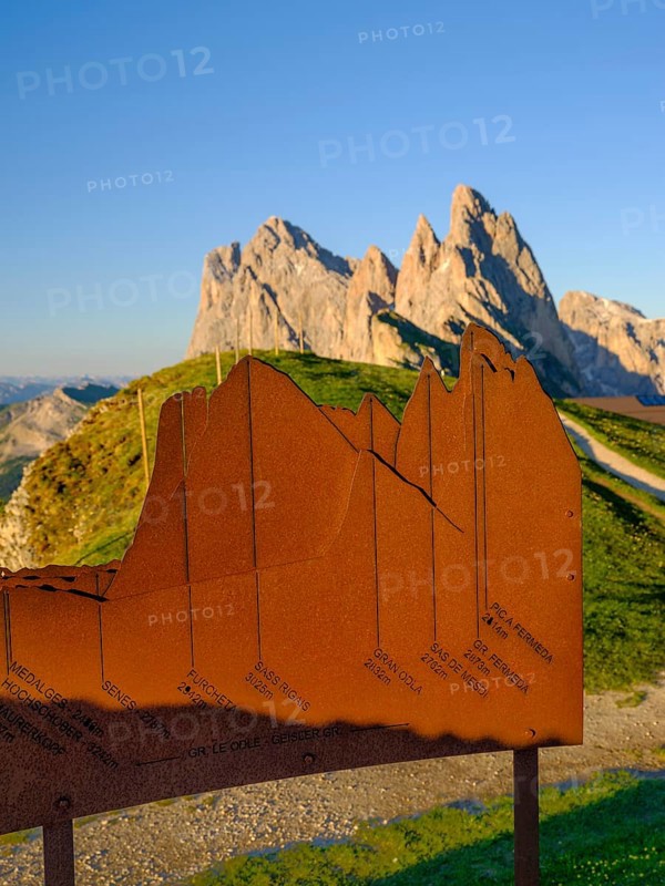 Metal plate with summit explanations