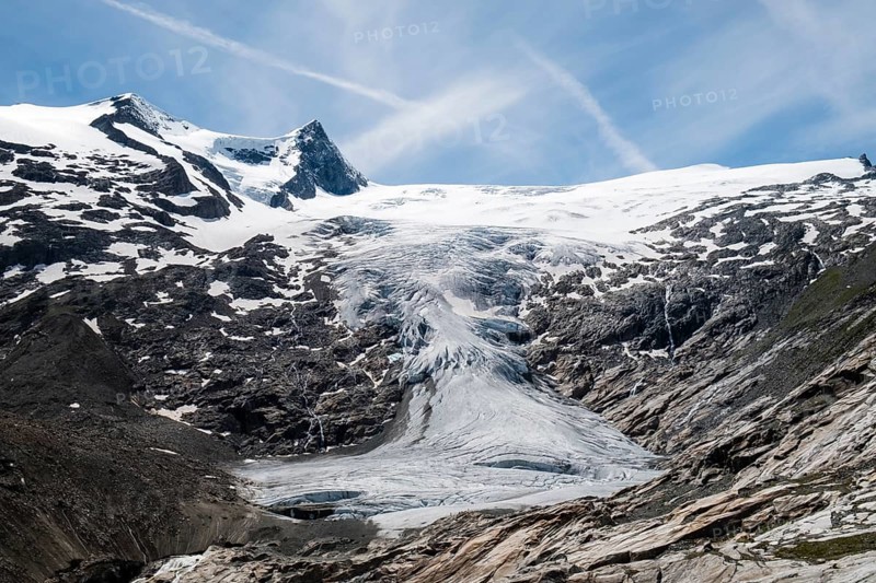 Mountain landscape with glacier Schlatenkees