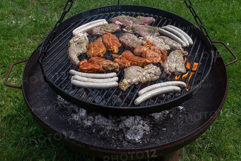 Barbecue food on a swivel grill