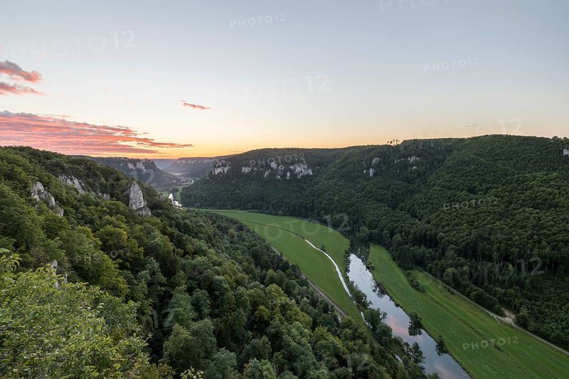 Sunrise seen from the Eichfelsen in the upper Danube valley