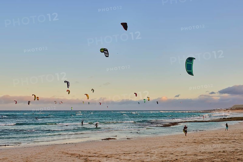 Many kitesurfers on the beach of Playa del Pozo