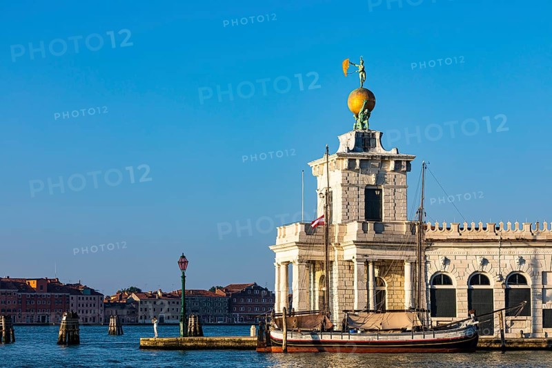 Dogana da Mar at the entrance to the Canale Grande