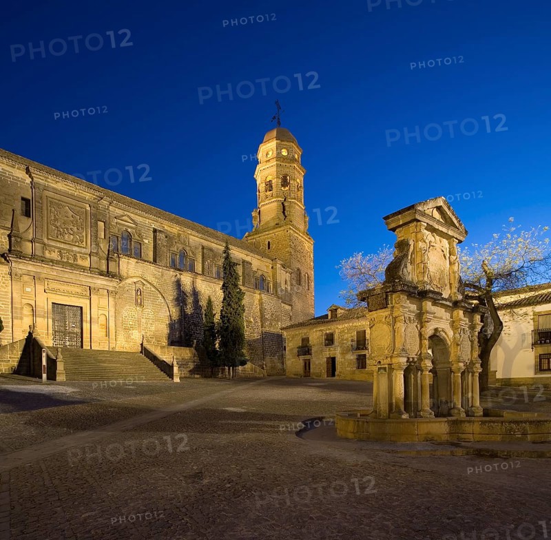 Fountain of Mary and Cathedral of Baeza