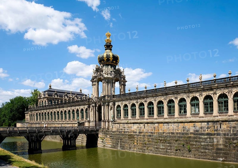Crown gate with kennel trench and moat bridge