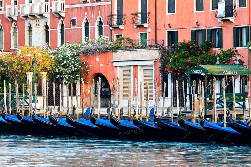 Parking gondolas on the Canale Grande caused by the Corona Pandemic