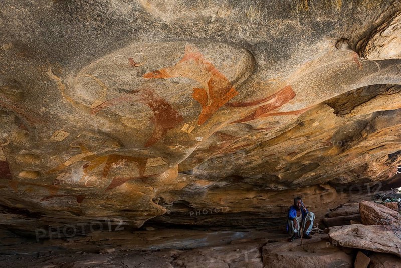 Local guide below cave paintings in Laas Geel caves