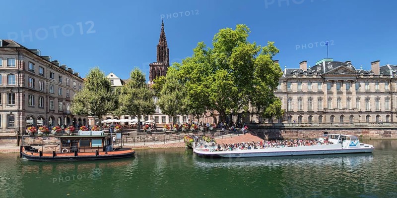 Excursion boats on the Ill in front of the Palais Rohan