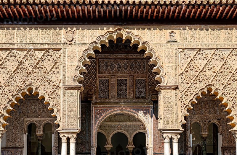 Arches in the Patio de las Doncellas