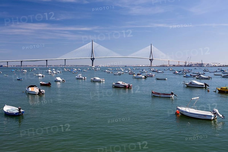 Small boats off the Puente de la Constitucion de 1812