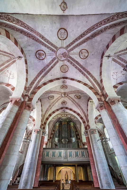 Ceiling frescos with zodiac signs
