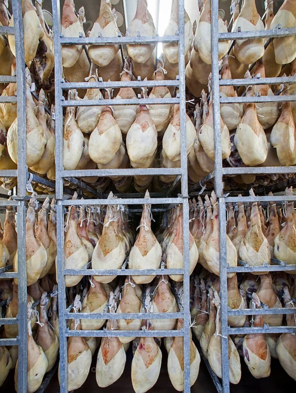 Cold store for raw ham