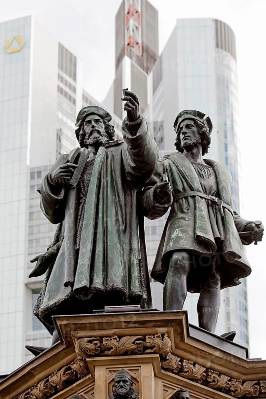 Gutenberg Monument on the Rossmarkt