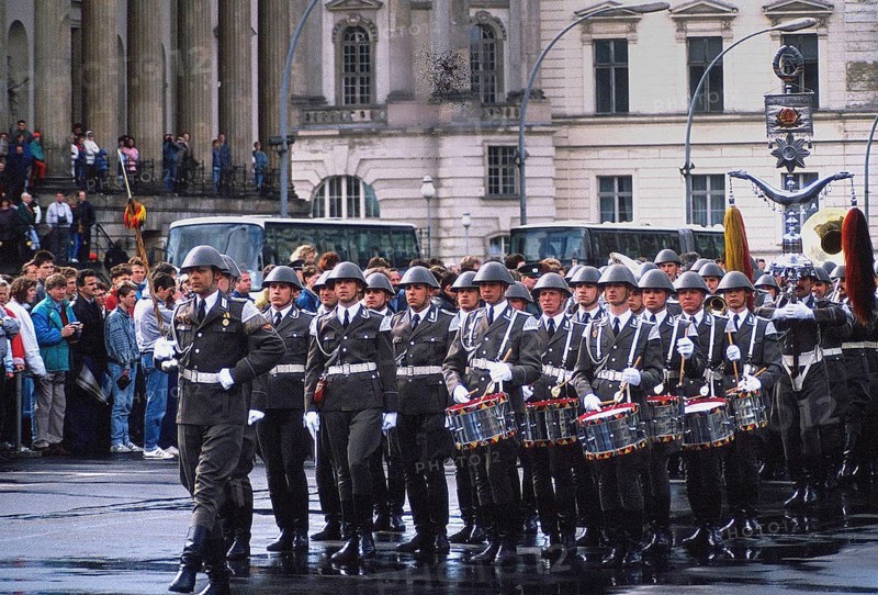 Great changing of the guard in front of Schinkel's Neue Wache