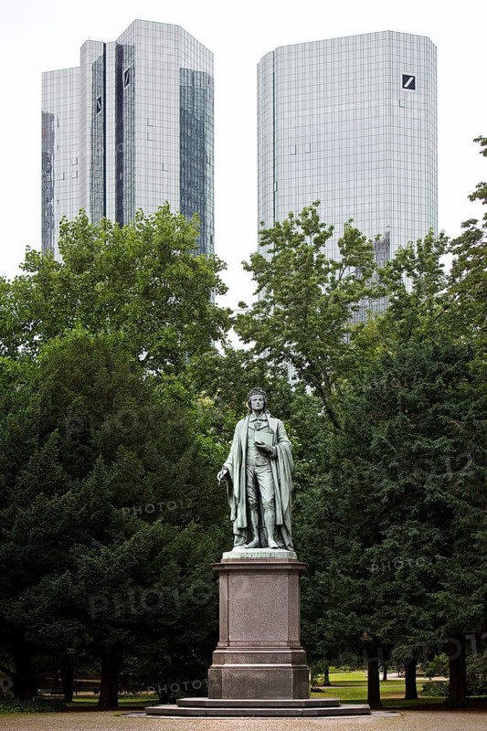 Schiller Monument in the park of the Taunusanlage