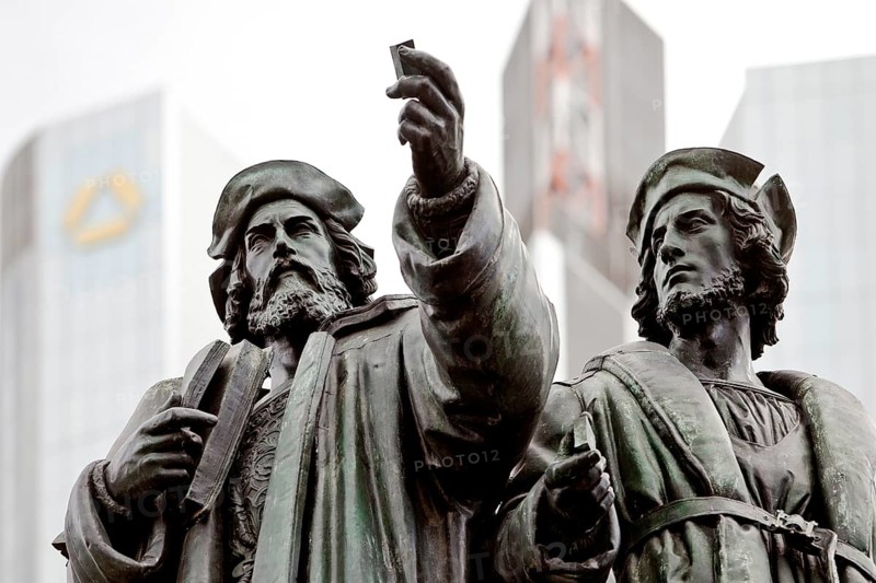 Gutenberg Monument on the Rossmarkt