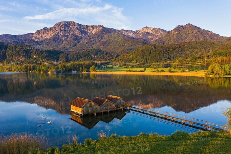 Boathouses in the Lake Kochel near Schlehdorf in the morning light