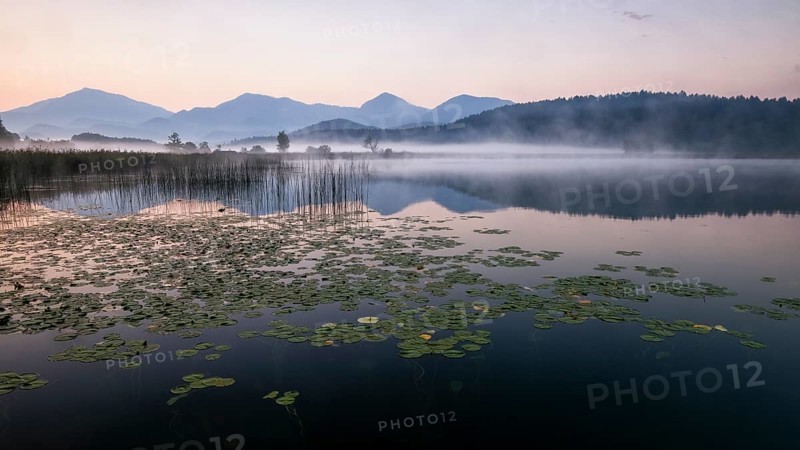 Sunrise with wafts of mist over the Lake Turnersee