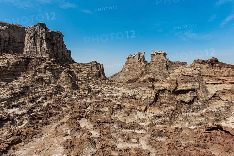 Sandstone formations with salt deposits