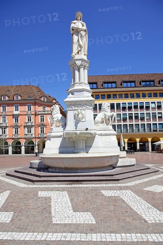 Monument Walter von der Vogelweide