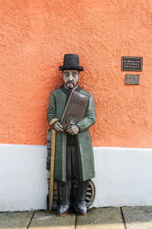 Wheel deflector stone The Merchant at the market place