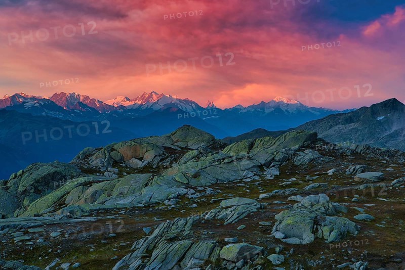 Morning atmosphere in the Grimsel area near Naegelisgraetli