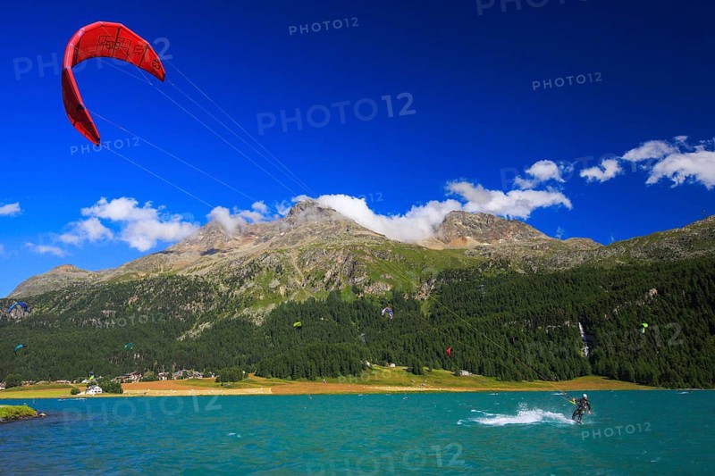 Kitesurfing