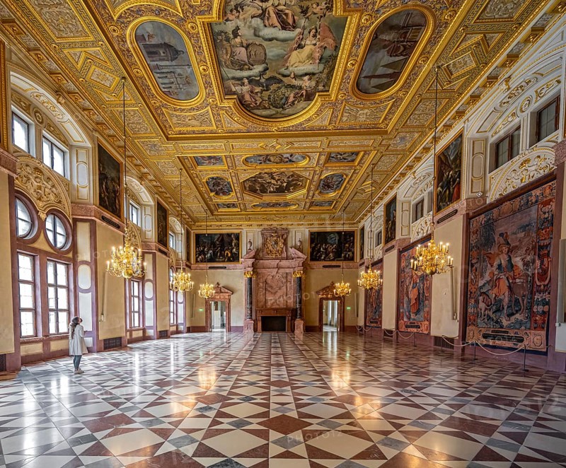 Kaisersaal with gilded ceiling and ceiling paintings