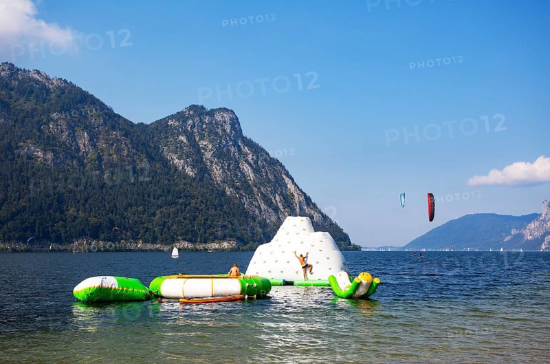 Lido in Ebensee with kitesurfer and Sonnstein