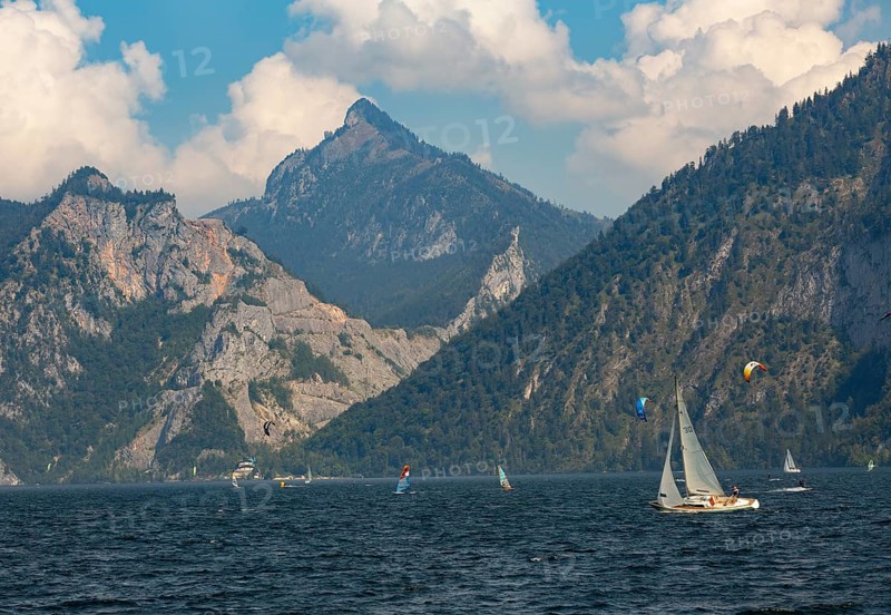 Sailing boats at the Lake Traun with Hochkogel