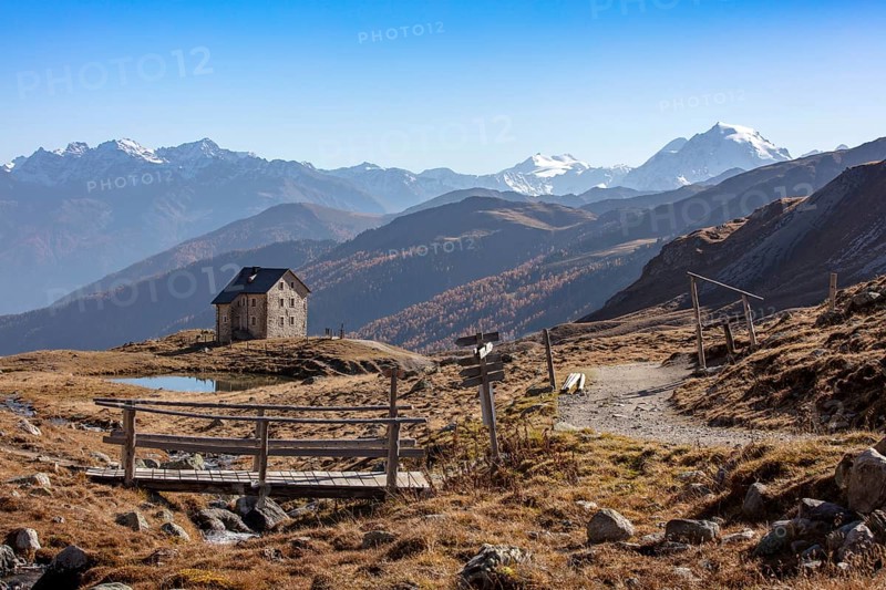 Mountain hut Sesvenna in front of an alpine panorama with Ortler