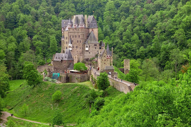 Burg Eltz surrounded by green forest