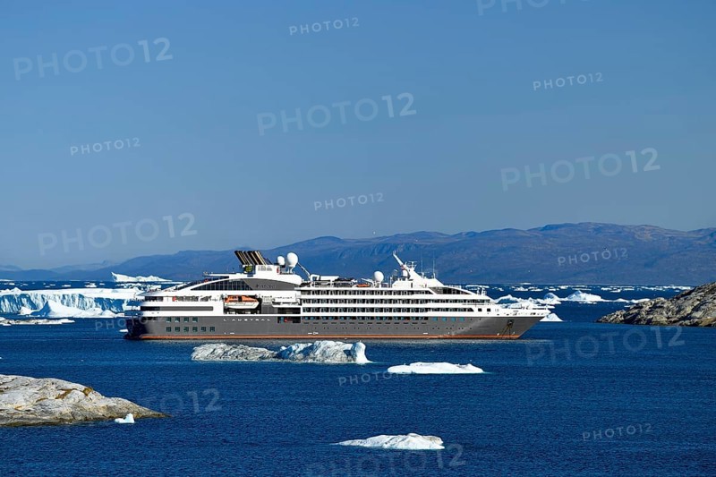 Cruise ship Ponant in Disko Bay