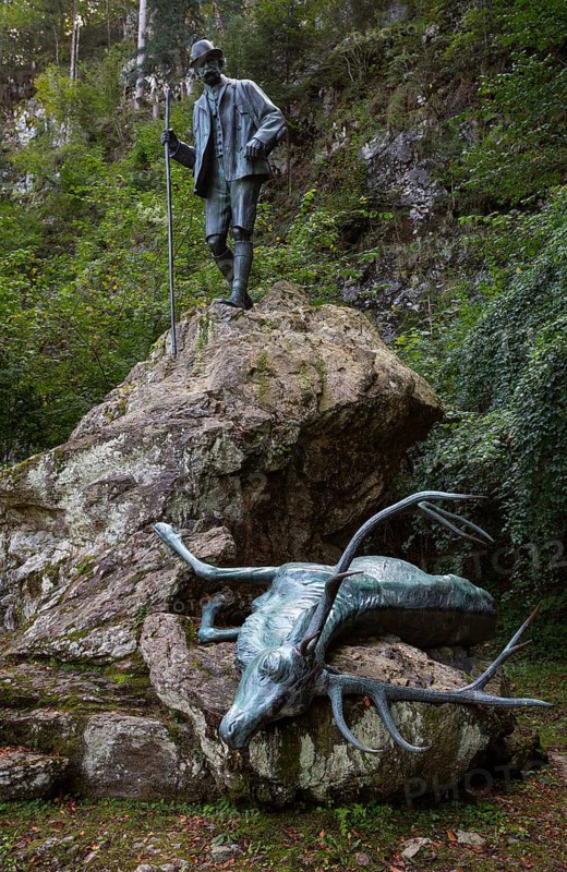 Kaiser hunting statue in Kaltenbach