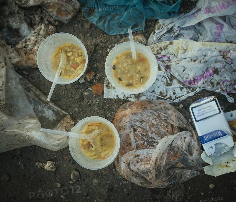 Rice soup for refugees in the camp Idomeni