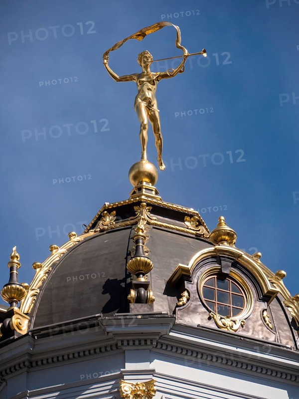Detail of the dome of the Au Roi d'Espagne building at Grote Markt