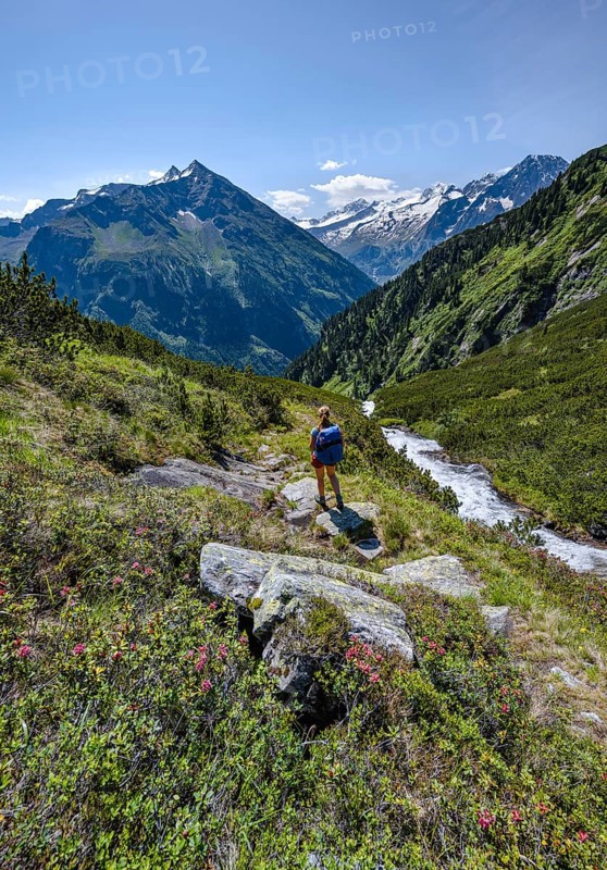 Hiker on the Kesselbach hiking trail