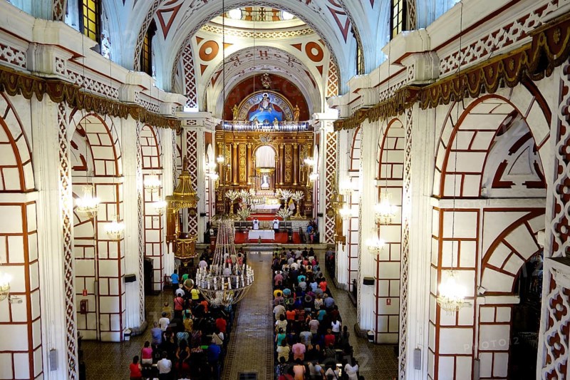 Inside the church Iglesia de San Francisco