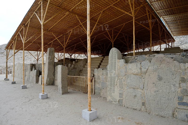 Wall with depictions of warriors and heads