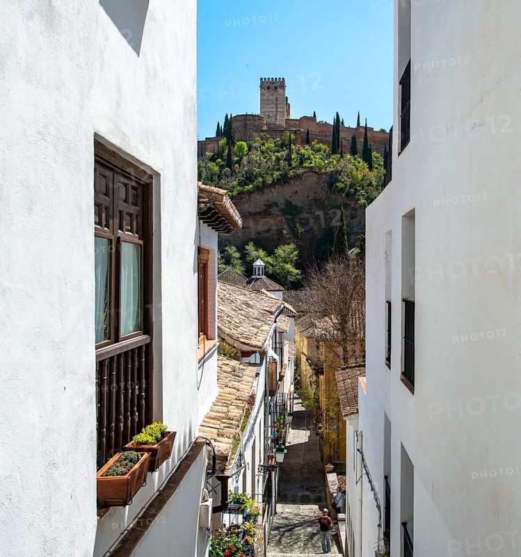 Alley with view of the towers of the Alhambra