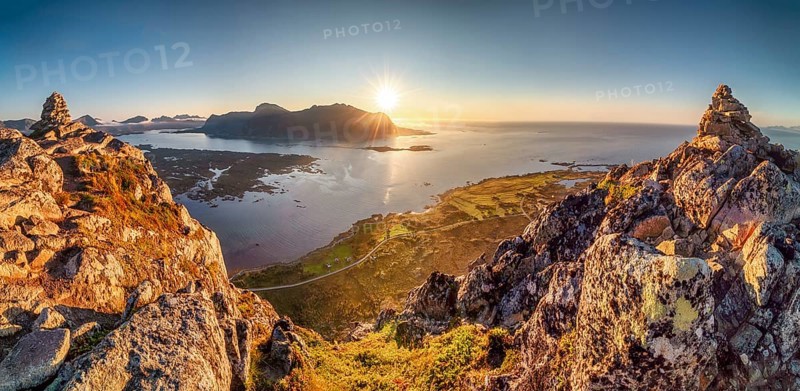 View from the top of Hoven into the sunset over the sea