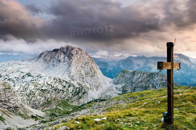 Summit cross of Fagstein with view of Kahlersberg