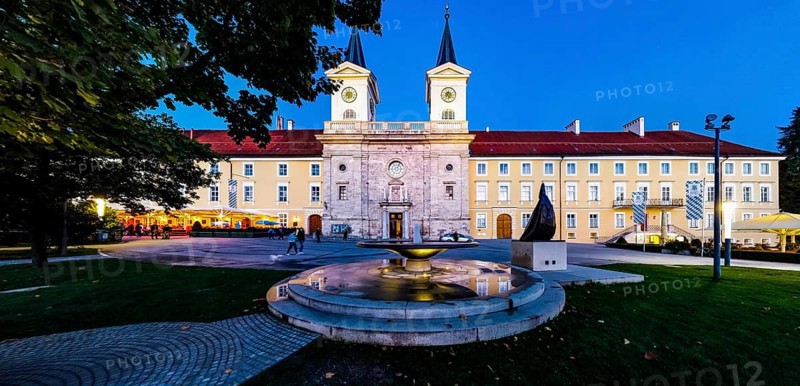 Braeustueberl and castle