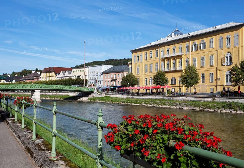 Former Hotel Elisabeth with Elisabeth Bridge over the Traun