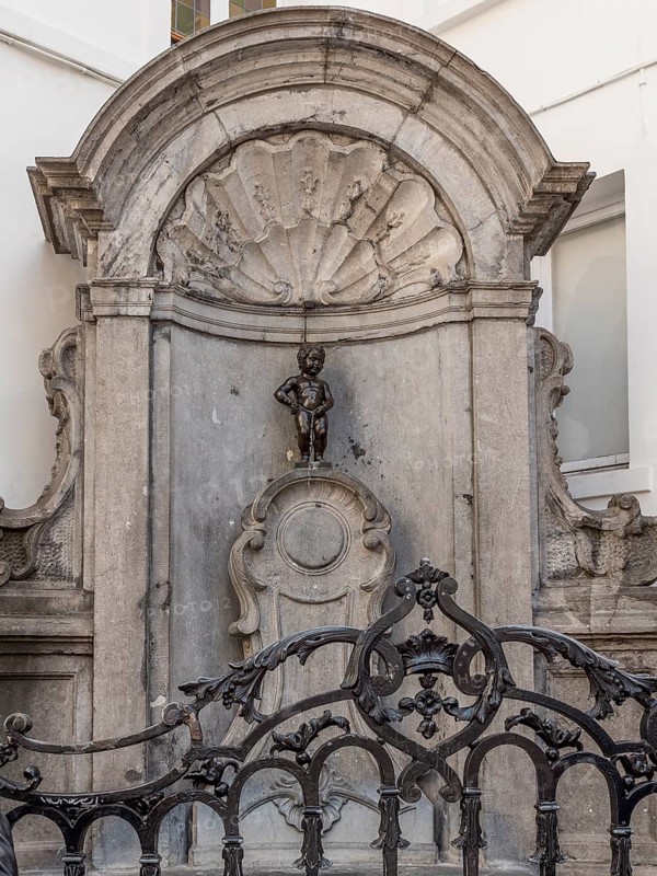 Fountain and fountain figure Manneken Pis